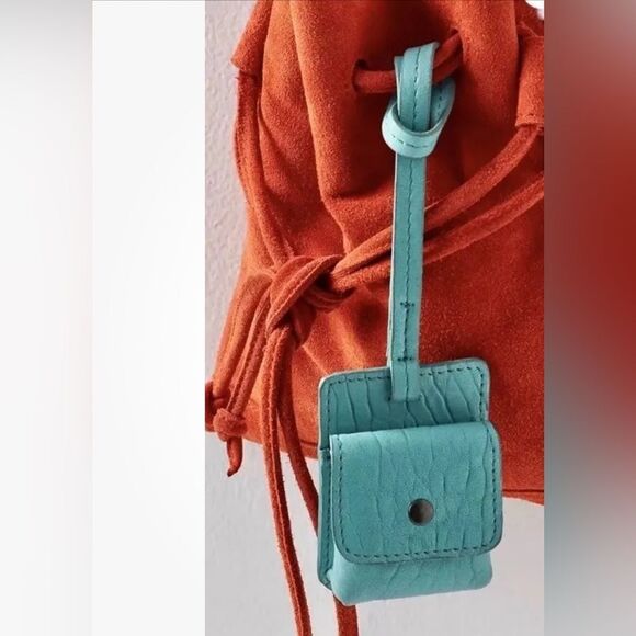 New Free People Street Sounds Pod Clip bag - Picture 2 of 10